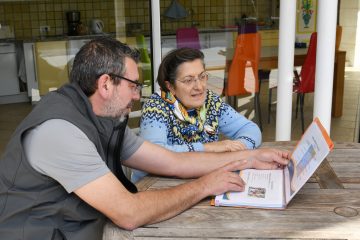 Technicien avec une cliente