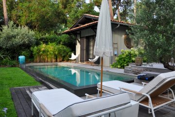 Piscine avec une eau claire